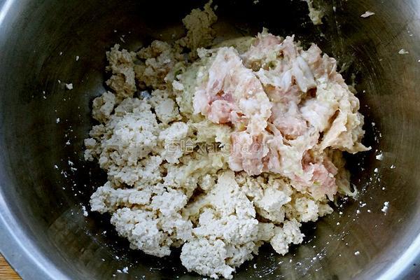 焦溜豆腐丸子的做法图解2