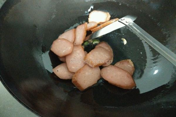 青椒蒜苔炒香肠的做法图解4