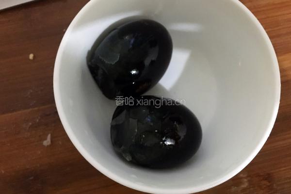 皮蛋凉拌豆腐的做法图解5