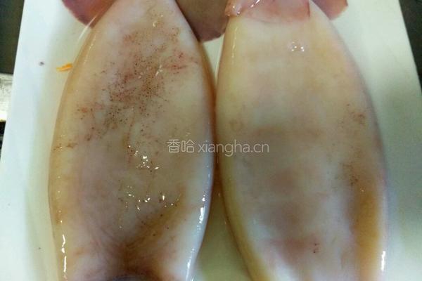 鲜菇芹菜鱿鱼丝的做法图解1
