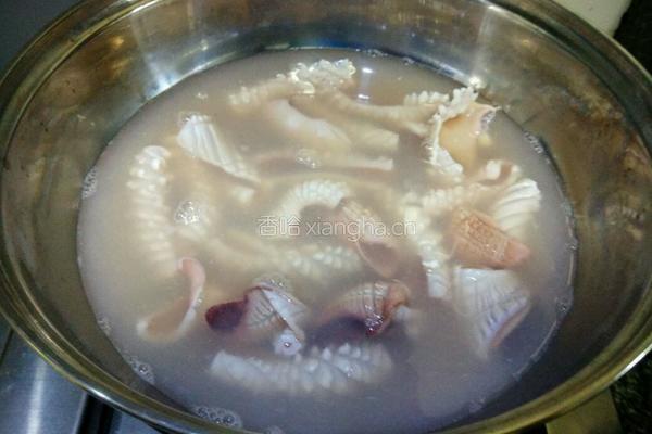 鲜菇芹菜鱿鱼丝的做法图解5