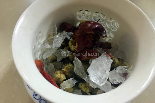红枣枸杞菊花茶的做法图解3