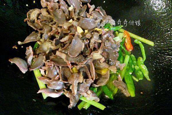 辣椒炒鸡胗的做法图解11