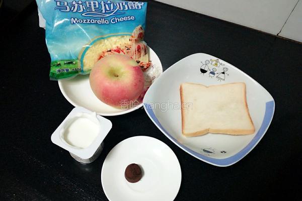 小鸡面包披萨的做法图解1