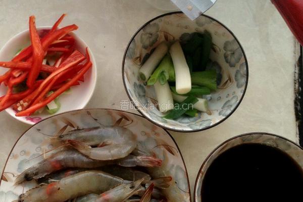 可乐虾的做法图解1