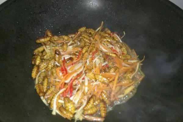 爆炒蚕蛹的做法图解6