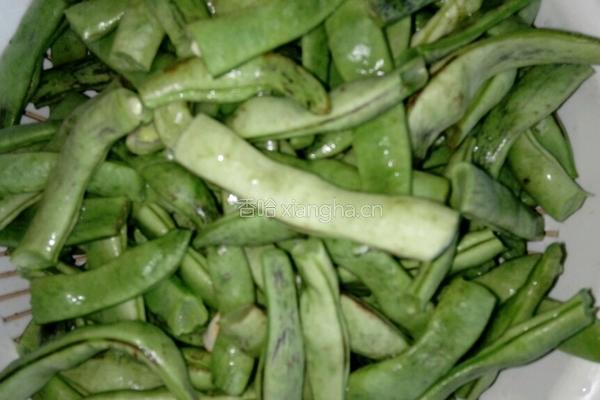 土豆豆角炖南瓜的做法图解1