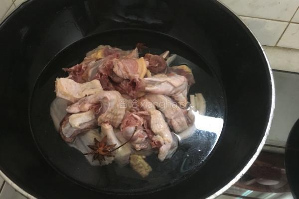 莲藕鸭汤的做法图解3