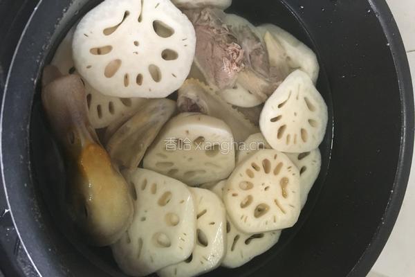 莲藕鸭汤的做法图解5