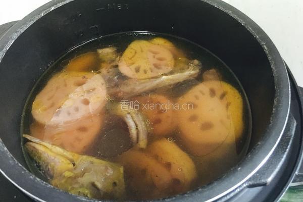 莲藕鸭汤的做法图解6