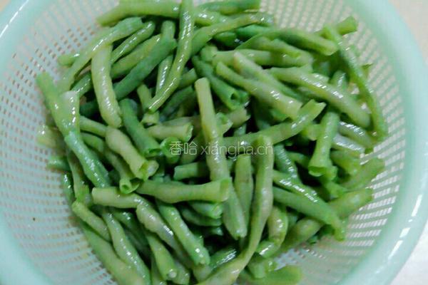 瘦肉豆角烧茄子的做法图解4