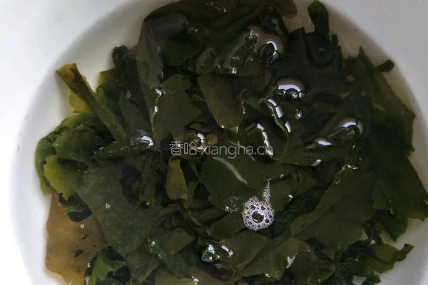 小白菜紫菜鸡蛋汤的做法图解1