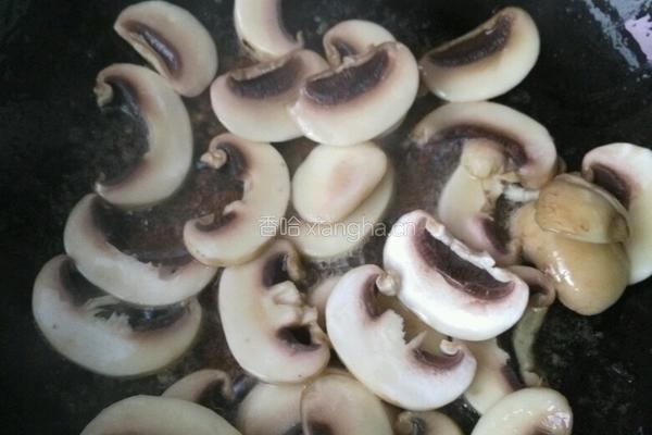 蘑菇炒牛肉的做法图解5
