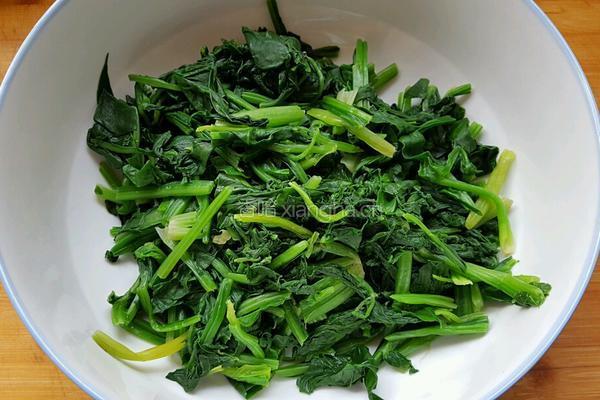芝麻拌菠菜的做法图解2