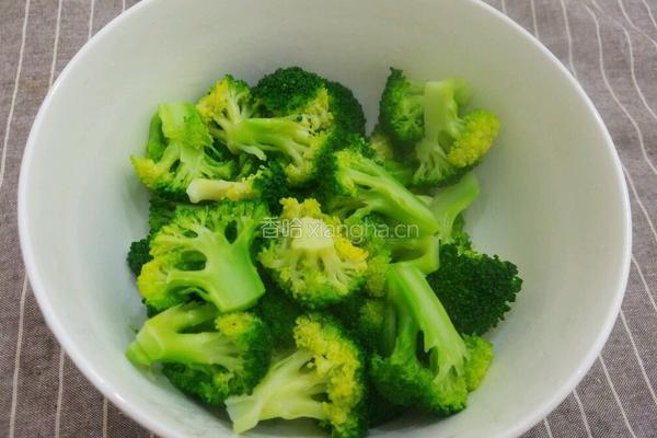 西兰花炒山药的做法图解6