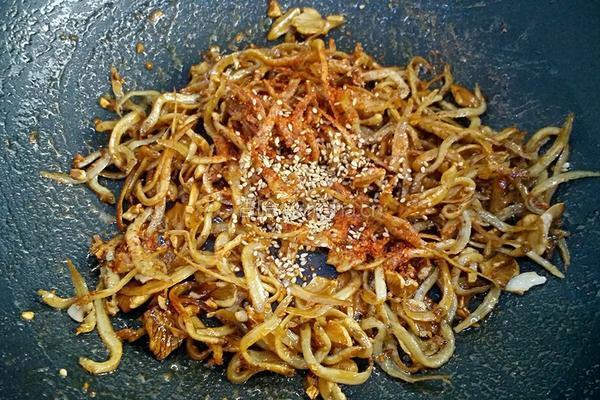 蜜汁核桃小鱼干的做法图解6