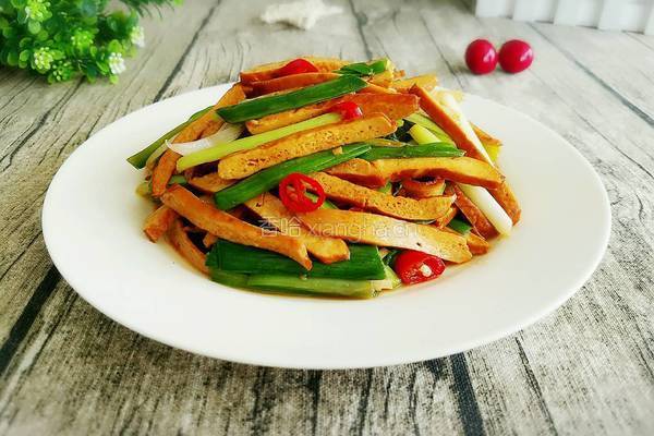 豆腐干炒蒜苗的做法图解8