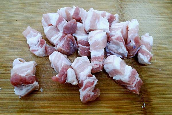 红烧肉炖蛋的做法图解1