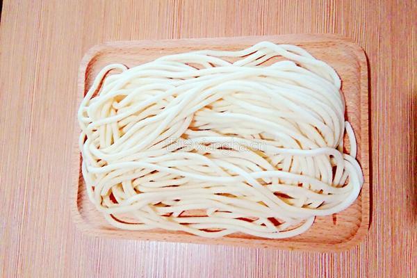 咖喱牛肉面的做法图解3