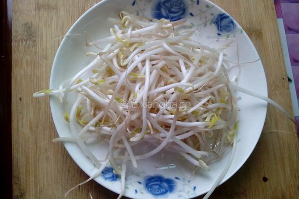 猪血炒豆芽的做法图解2