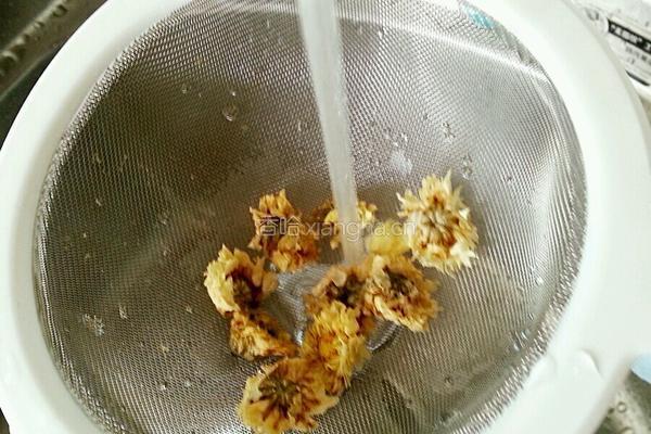 柠檬蜂蜜菊花茶的做法图解2