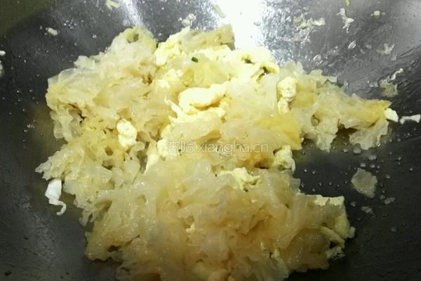 银耳炒鸡蛋的做法图解7