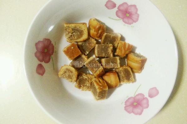 凉拌月饼的做法图解1