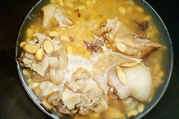 黄芪黄豆煲猪爪的做法图解6