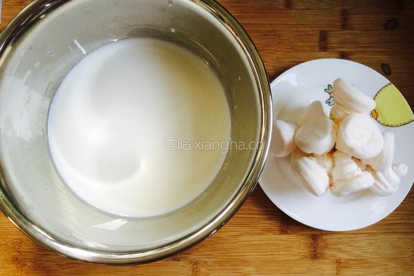 牛奶棉花糖冰激凌的做法图解1