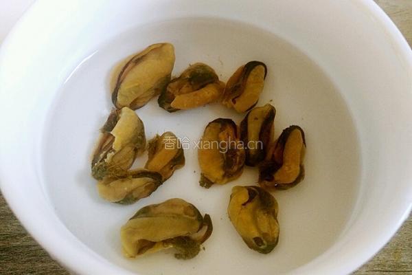 淡菜炖鸡的做法图解2