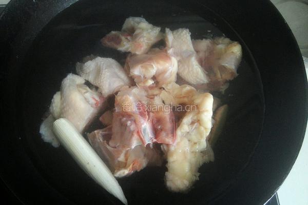 鸡骨架炖土豆的做法图解2