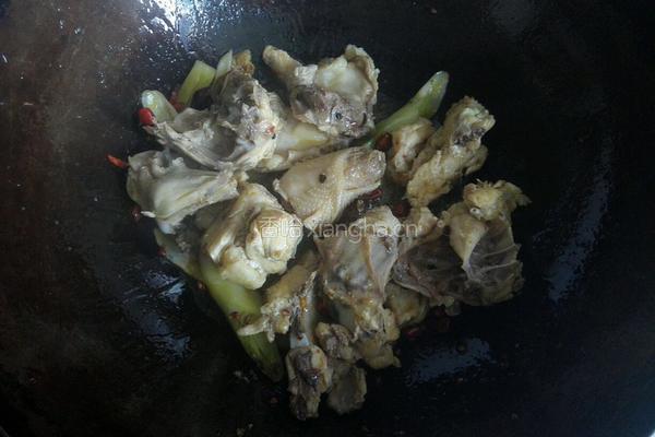 鸡骨架炖土豆的做法图解6