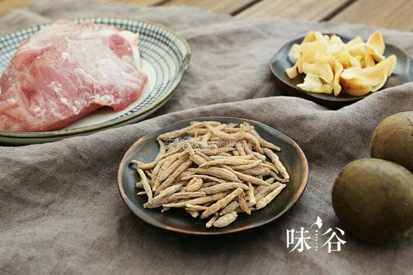 太子参百合汤的做法图解1