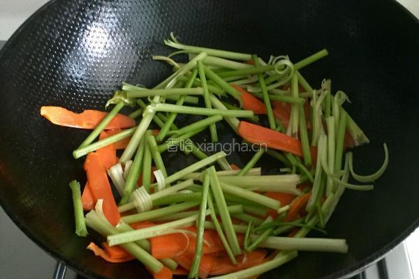 鱿鱼炒芹菜的做法图解8