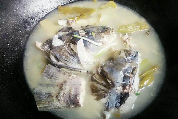 鲢鱼头尾汤的做法图解6