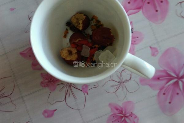 雪菊枸杞茶的做法图解3