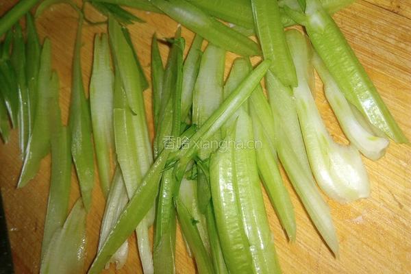芹菜炒香干的做法图解4