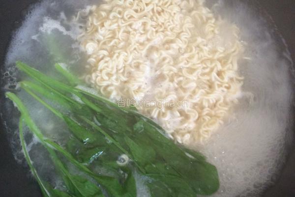 蚝油鲜虾汤面的做法图解4