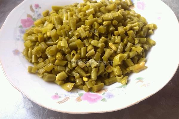 酸菜豆米的做法图解2