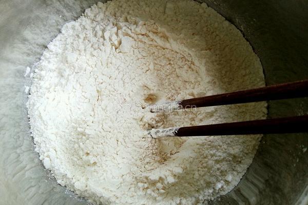 豆渣方瓜葱油卷儿的做法图解3