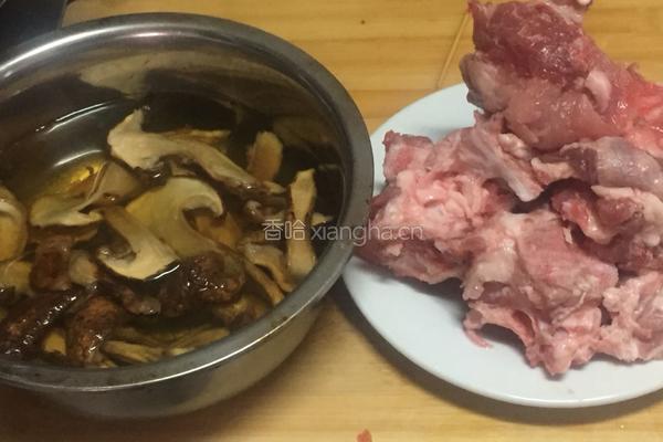 松茸棒骨养生汤的做法图解1