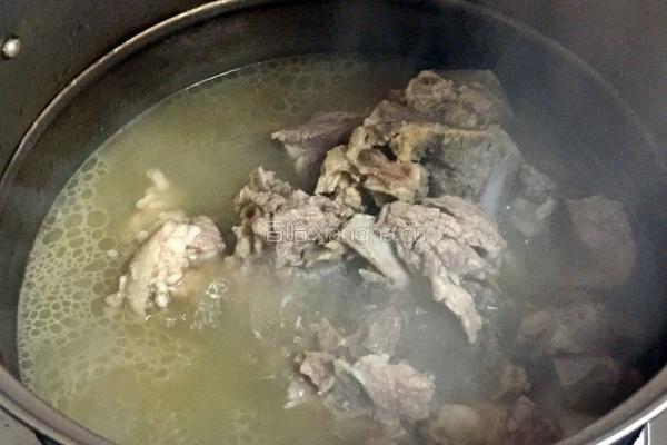 松茸棒骨养生汤的做法图解5
