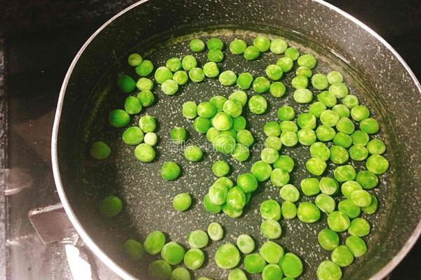 奶香青豆煨河虾的做法图解6