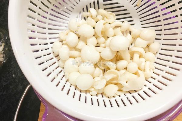 奶香青豆煨河虾的做法图解7