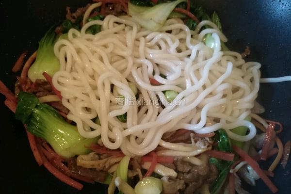 黑胡椒牛柳炒乌冬面的做法图解6
