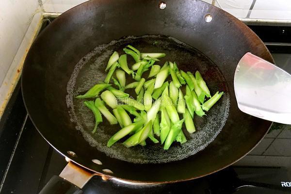 牛肉炒芥兰的做法图解4