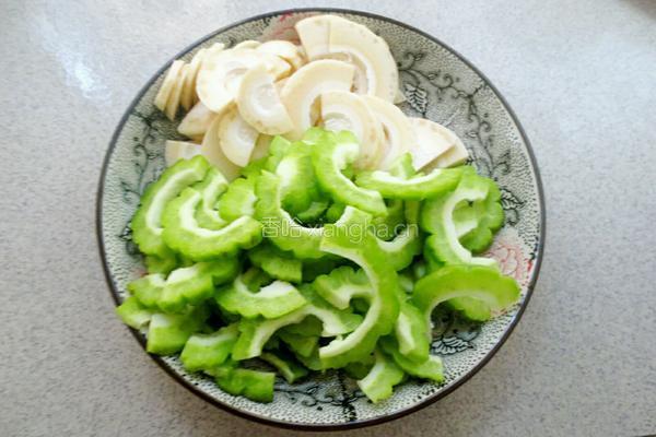 素炒竹笋的做法图解2