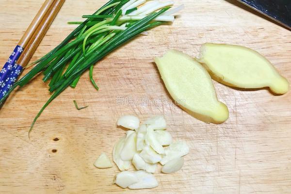 鲢鱼头炖豆腐的做法图解2