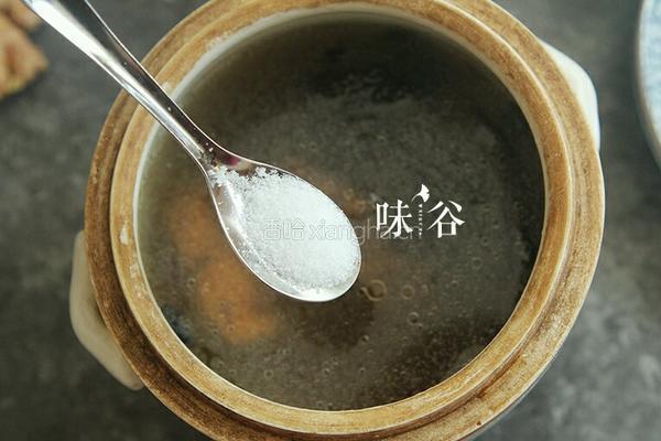 牛大力杜仲煲猪骨的做法图解5