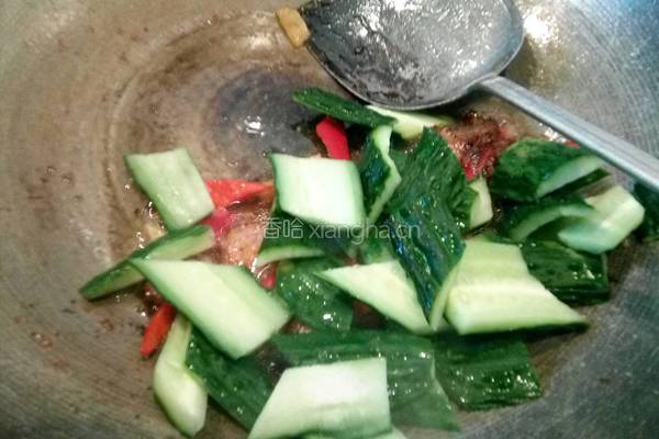 黄瓜皮炒肉的做法图解7